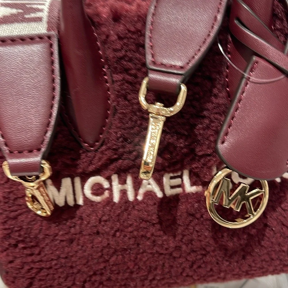 Michael Kors Mirella Extra-Small Sherpa XS SHOPPER XBODY
SHEARLING Crossbody TZ - Picture 16 of 16